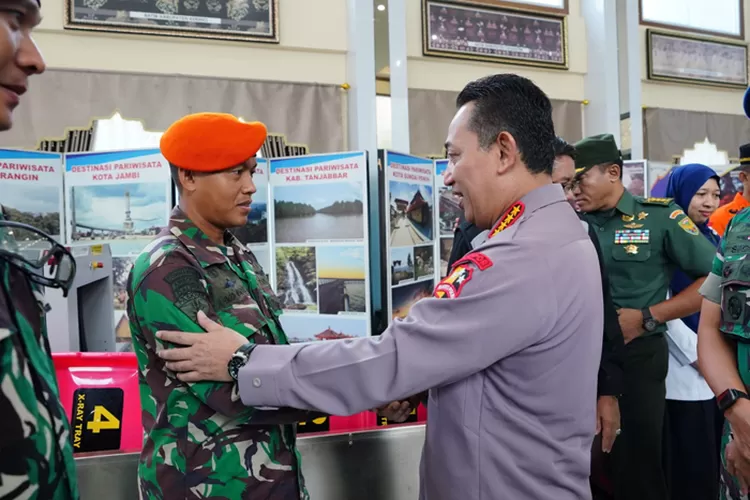 Terima Kasih Kopda Ahmad Novrizal, Pengawal Tandu Kapolda Jambi Saat ...