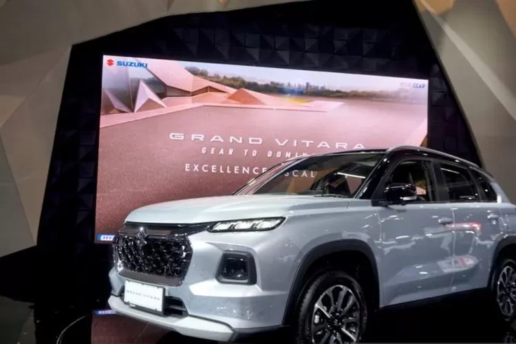 Suzuki Grand Vitara pada ajang IIMS 2023.  (ANTARA/Chairul Rohman)