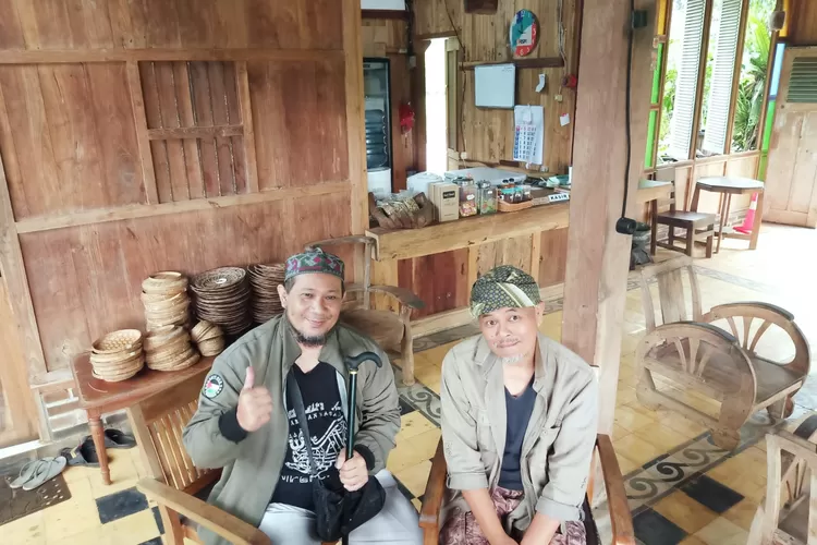 Adhes Satria dan Heri Blangkon