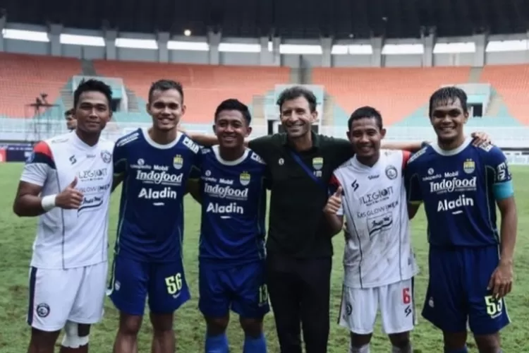 Pelatih Persib Bandung Luis Milla apresiasi kerja keras pemain setelah mengalahkan Arema FC. (Instagram/@luismillacoach)