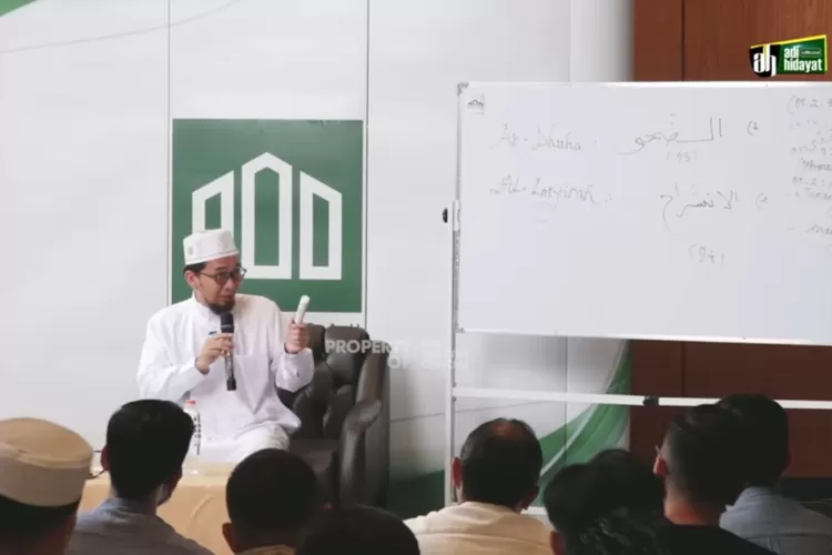Selain tarawih dan sedekah, ada amalan terbaik di bulan puasa Ramadhan kata Ustadz Adi Hidayat (YouTube Adi Hidayat Official)