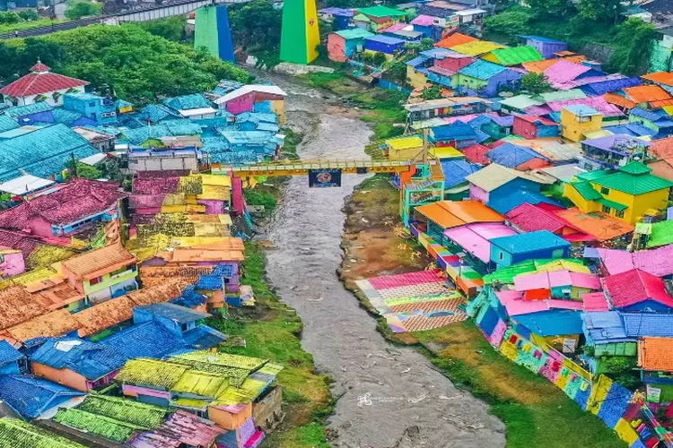 Mencari Ide Wisata Unik Dan Menarik? Berkunjung Ke Kampung Warna-warni ...