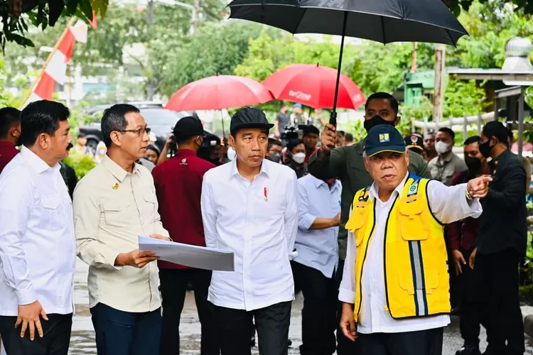 Jokowi memantau normalisasi Kali Ciliwung (Setkab RI)