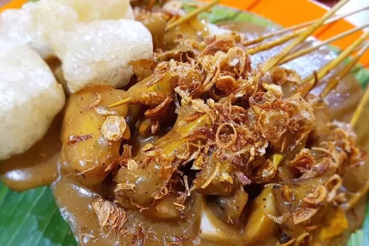 Sate Padang, menu sate dengan kuah kacang yang nikmat khas Minang ( Mommyasia)