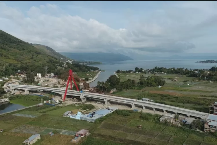 Kementerian Pekerjaan Umum dan Perumahan Rakyat (PUPR) telah menyelesaikan 24 pekerjaan konstruksi jalan dan jembatan di kawasan pariwisata Danau Toba, Sumatera Utara. 