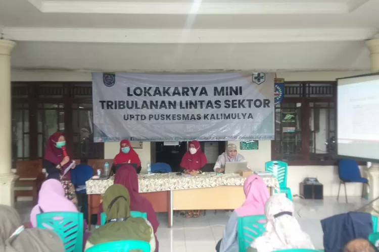 KEGIATAN : Puskesmas Kalimulya menggelar kegiatan Lokakarya Mini triwulan pertama di aula Kantor Kelurahan Kalimulya, Kecamatan Cilodong Kota Depok.