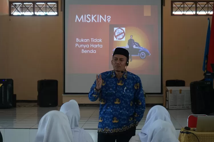 Dr. Toto Suharya, S.Pd., M.Pd, Kepala SMAN 15 Bandung Siswa Harus Dilatih Mental Kaya (GoraJuara.com/dok AKSI)