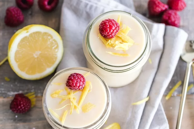 Ilustrasi : salah satu makanan yang dapat meningkatkan suasana hati yaitu yogurt  (Pexels / @ella olsson)