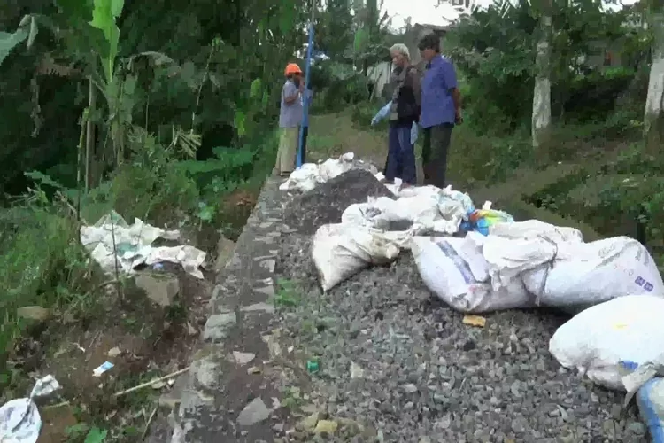 Talud di Dusun Siberi yang belum selesai padahal lebih dari setahun dikerjakan.  (Edi Prayitno / kontributor Kendal)
