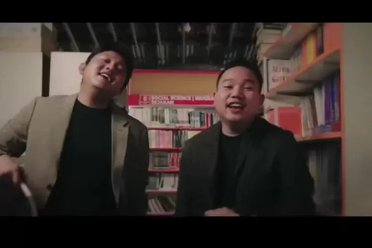  Denny Caknan dan Guyon Waton saat melantunkan lagu Sanes (Youtube GUYONWATON OFFICIAL)