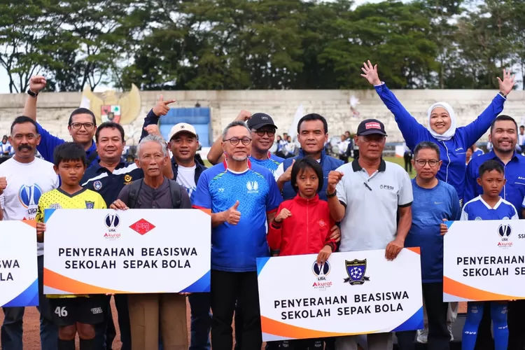 Menteri Perdagangan Zulkifli Hasan resmi membuka Turnamen Liga Akurat Zulhas Cup. (Ayosemarang.com/ Audrian Firhannusa)