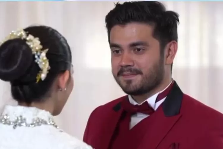 Arya mengucap janji akan menjaga Starla saat melangsungkan pertungangan di sinetron Cinta Setelah Cinta malam ini. (Instagram.com/@cintasetelahcinta.sctv)