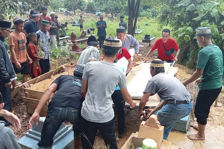 Suasana Pemakaman Sahilin, maestro irama batanghari sembilan di Pemakaman Bukit Lama, Sabtu (25/2/2023)