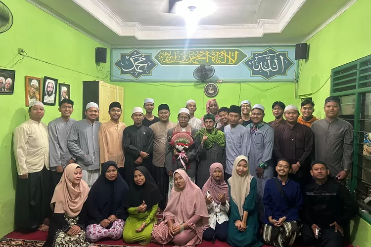TAKWA : Peringatan Isra Miraj yang berlangsung di Sekretariat Majelis Taklim Tanwirul Qulub, Kelurahan Beji, Kecamatan Beji Kota Depok, beberapa waktu lalu.&nbsp; (ALDY RAMA/RADAR DEPOK)