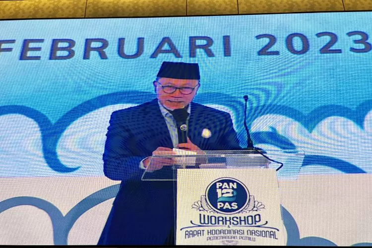Ketua Umum PAN Zulkifli Hasan menyampaikan pidato sambutan Rapat Koordinasi Nasional Pemenangan Pemilu PAN di Semarang, Minggu (26/2/2023). ( ANTARA/Wisnu Adhi )