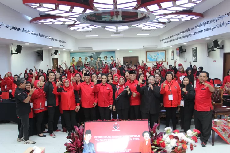 Drill Kader Perempuan PDI Perjuangan, Wayan Sudirta: Pendidikan Politik ...