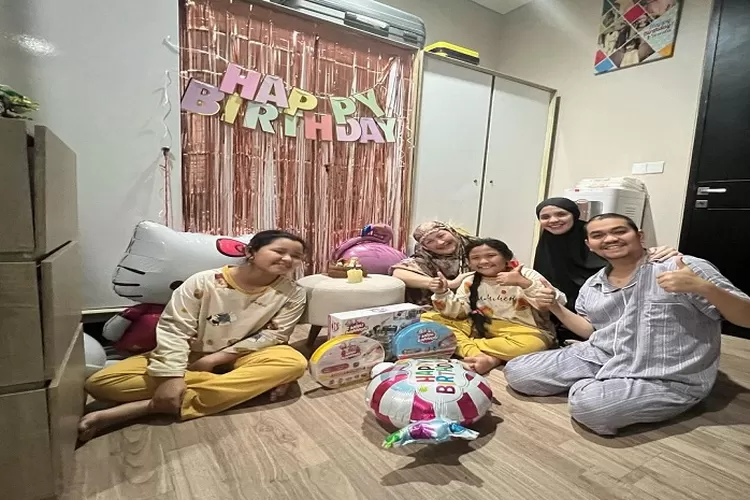 Sebelum Gugat Cerai, Aldila Jelita dan Indra Bekti Sempat Rayakan Ulang Tahun Bareng Anak - Anak (www.instagram.com/@dhila_bekti)
