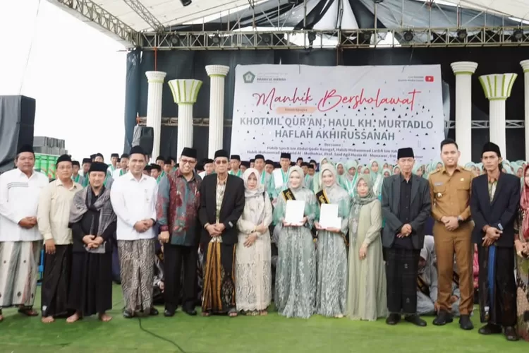 Khotmil Quran Hafla Akhirussanah dan Haul KH Murtadlo di Ponpes Manbaul Hikmah Kaliwungu Senin 27 Februari 2023. (Edi prayitno/ kontributor Kendal)