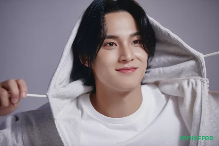 Terpilih jadi global brand ambassador, Mingyu Seventeen tampil menawan (Innisfree)