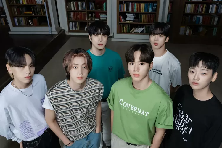 WEi akan gelar tur konser kedua (Twitter @into__universe)