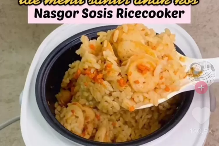 Resep Nasi Goreng Sosis Rice Cooker Cuma 5 Bahan, Cocok Jadi Ide Menu Sahur Anak Kos  (TikTok @dhianlova)
