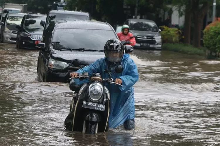  Info Terupdate Banjir DKI Jakarta: 82 RT Terendam Banjir, Dua Wilayah Ketinggian Air Hampir Capai 2 Meter (iNews.id)
