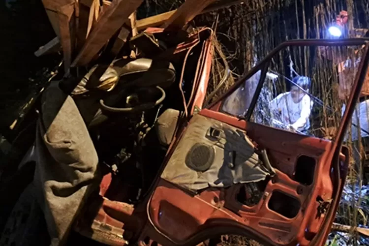 Truk yang kecelakaan di Gombel Lama Semarang.  (Istimewa)