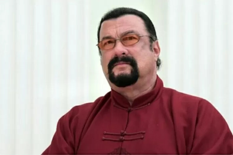 Steven Seagal (70), aktor laga AS yang sukses di era 80-90an
