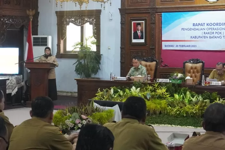 Pj Bupati Batang Lani Dwi Rejeki saat membukaan kegiatan asistensi LPPD di Aula Kantor Bupati Batang, Selasa 28 Februari 2023.