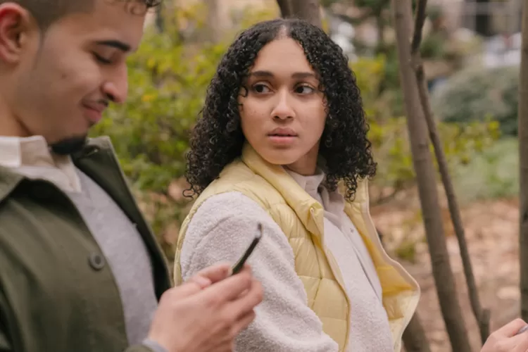 Illsutrasi 5 cara menghadapi pasangan yang cemburuan (Pexels/BudgeronBach)