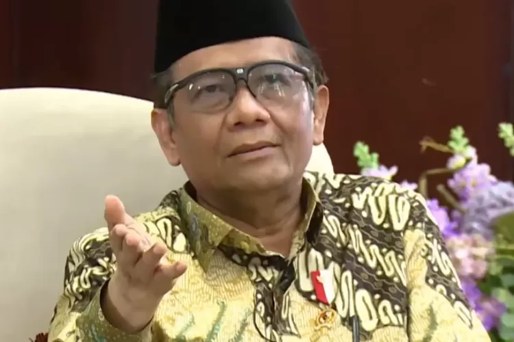 Mahfud MD  (https://www.ngelmu.co/kerisauan-mahfud-md-jelang-2024/)