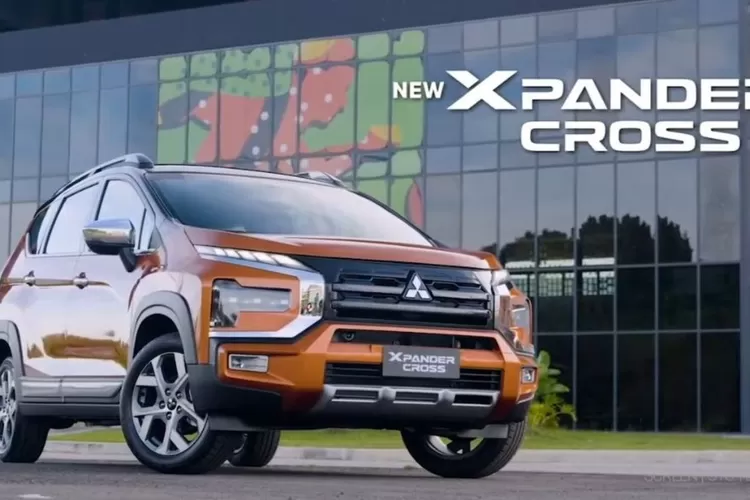 Mitsubishi New Xpander Cross 2023 siap jadi primadona, hempaskan Toyota Rush 2023 dengan warna baru dan harga terbaru. (YouTube)