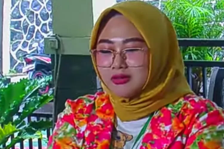 Potret Shelvie Hana Wijaya yang bersedih belum bisa bertemu sang anak (YouTube SCTV)