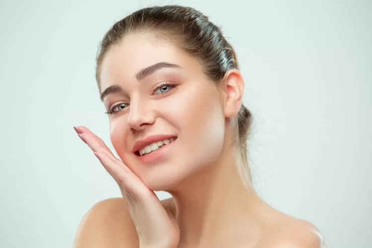 ilustrasi kulit wajah glowing dengan perawatan.