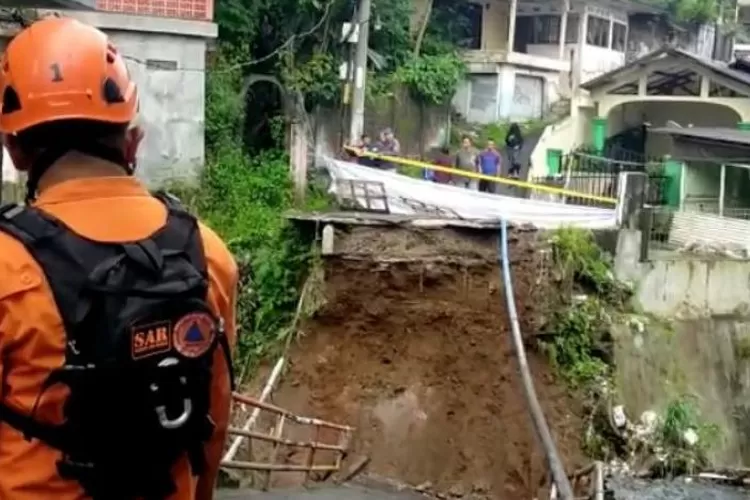 Jembatan Muarasari ambruk (Dok. ist)