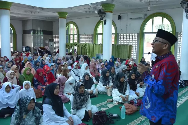 Wako Hendri Septa hadiri pengeringatan  Isra Mi'raj di Kuranji. (Prokopim Pdg) 