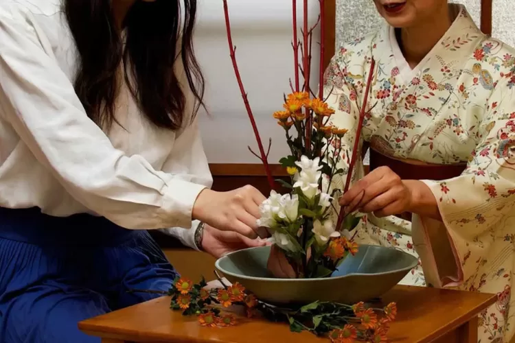 Makna Dalam Kesenian Merangkai Bunga Atau Ikebana Yang Ada Di Jepang ...