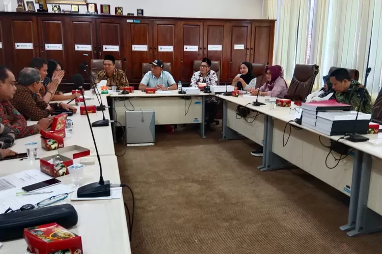 Rapat bersama KPU dan Bawaslu Kendal dengan Komisi A DPRD Kendal. (Edi prayitno/kontributor Kendal)