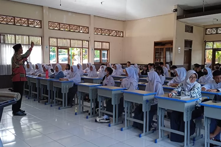 Guru Pembaca Bisa Menebarkan Minat Baca Pada Murid (GoraJuara.com/dok AKSI)