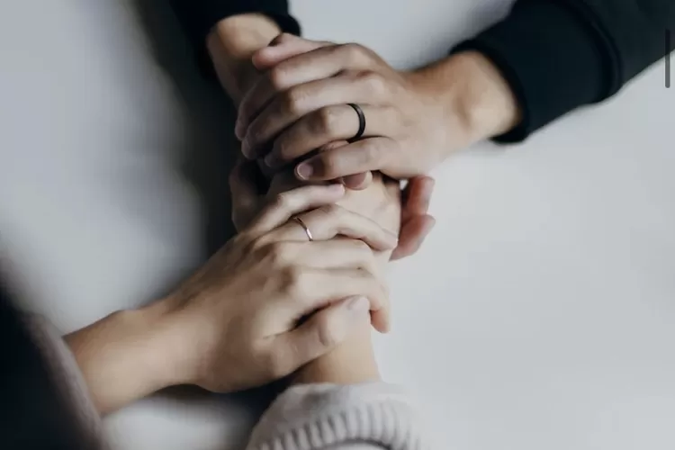 Ilustrasi cara mudah atasi wanita saat merasa kesal kembali baikan (Unsplash/Priscilla Du Preez)