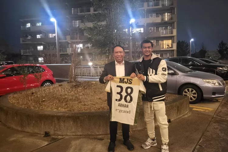 Menpora Bersama Pemain Sepak Bola Indonesia Pratama Arhan (foto Humas Menpora)