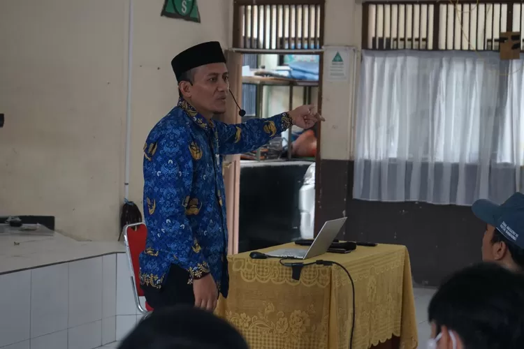 Dr. Toto Suharya, S.Pd., M.Pd. Orang-orang yang berada di jalan kebenaran selalu meragukan kebenaran pendapatnya sendiri, karena Allah Yang Maha Benar (GoraJuara.com/dok AKSI)