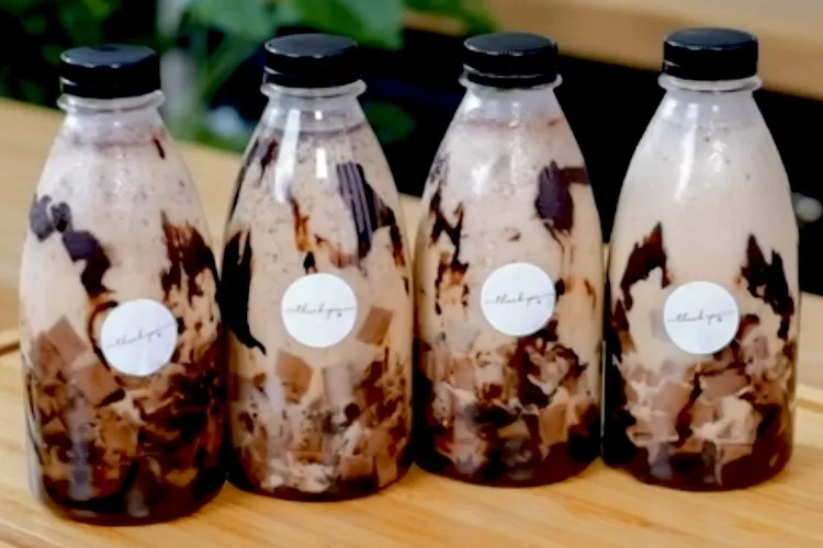 Gak Pernah Gagal! Jualan Minuman Tiramisu Coklat di Bulan Puasa Ramadhan Pasti Untung Segunung, Yuk Cobain! (Foto: YouTube Lis Achmady)