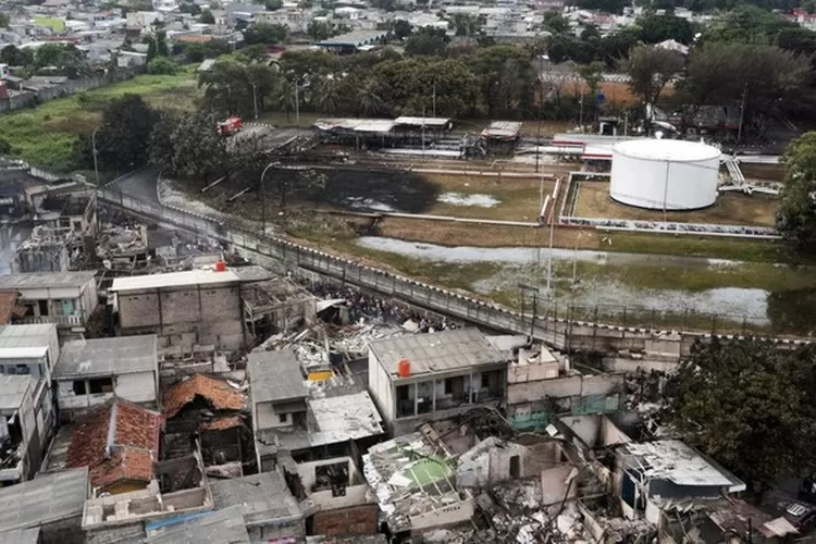 Pasca ledakan dan kebakaran di Depo Pertamina Plumpang di Jakarta Utara, begini kondisi rumah-rumah warga sekitar yang terkena dampaknya (Foto: Promedia)