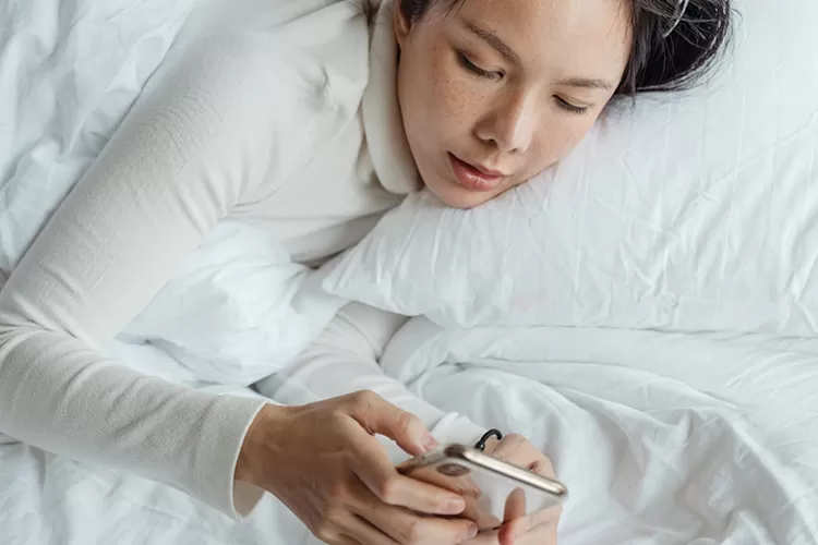 Ilustrasi kebiasaan yang bisa mengobati rasa kangen saat bangun tidur (Pexels/Ketut Subiyanto)