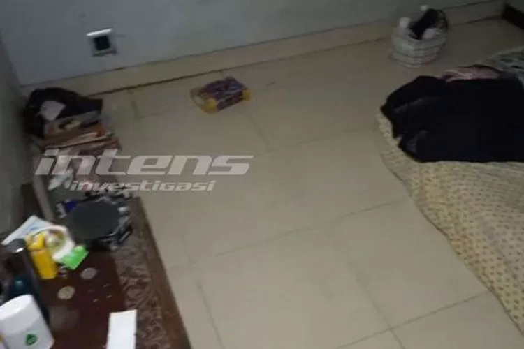 Kamar sederhana Indra Bekti yang ditinggalinya saat ini usai digugat cerai Aldilla Jelita. (Tangkapan layar YouTube/ Intens Investigasi)