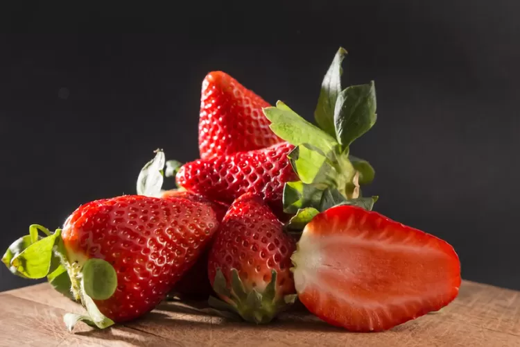 Istilah strawberry parents terinspirasi oleh buah stroberi yang indah tapi juga rapuh
