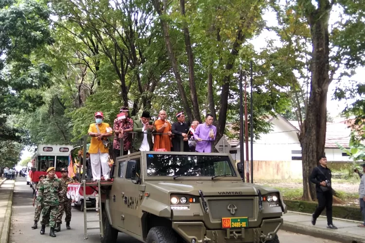 Kirab Merah Putih Kota Cirebon (Ulfi Fadhilah/Klikaktual.com)