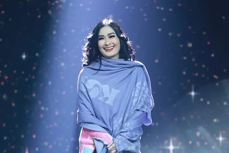 Penyanyi Iis Dahlia yang mengingatkan anak mengenai sholat dan ngaji jelang Ramadhan 2023.  (Instagram @isdadahlia)