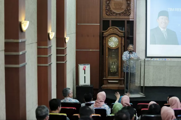 Walikota Bandung menghimbau peternak dan warga Kota Bandung waspada Flu Burung (dok. bandung.go.id)